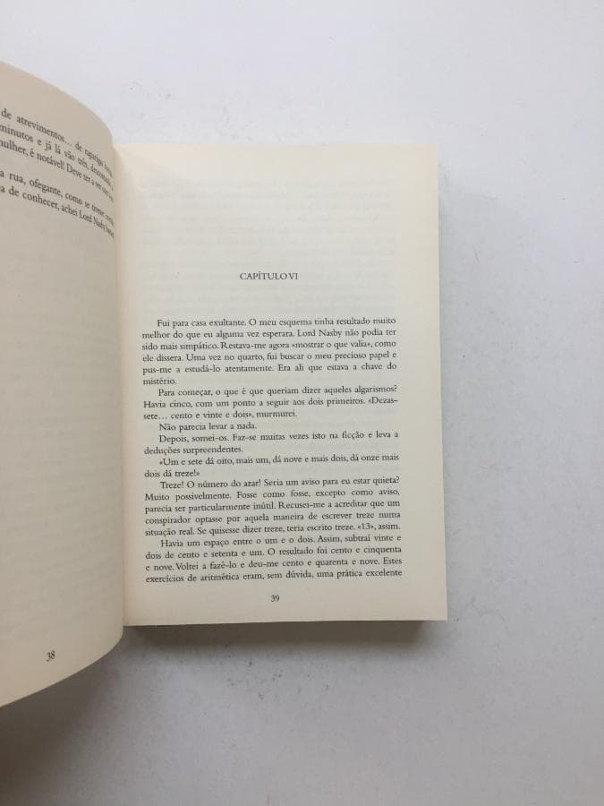 O Homem de Fato Castanho — image 2
