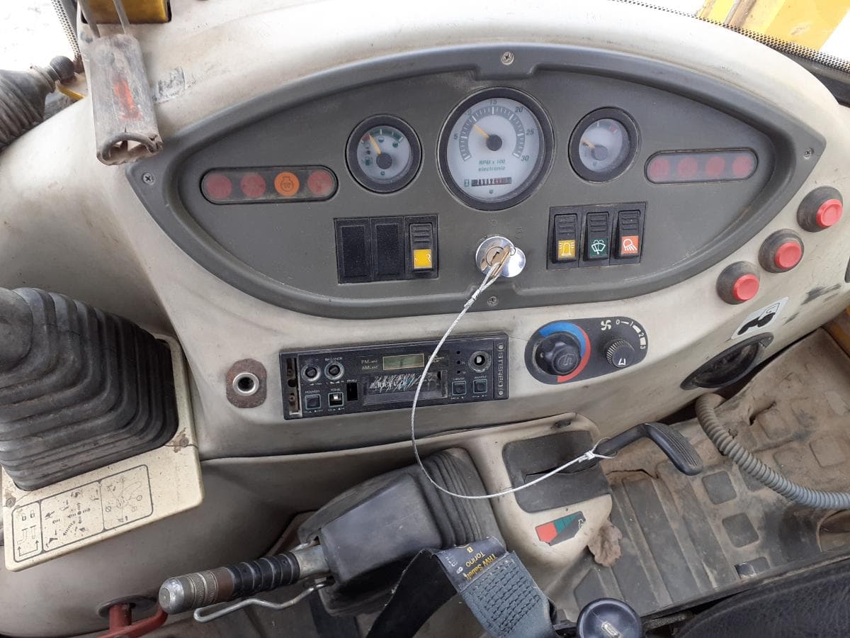 Retroescavadora Komatsu WB93R-2 — image 11