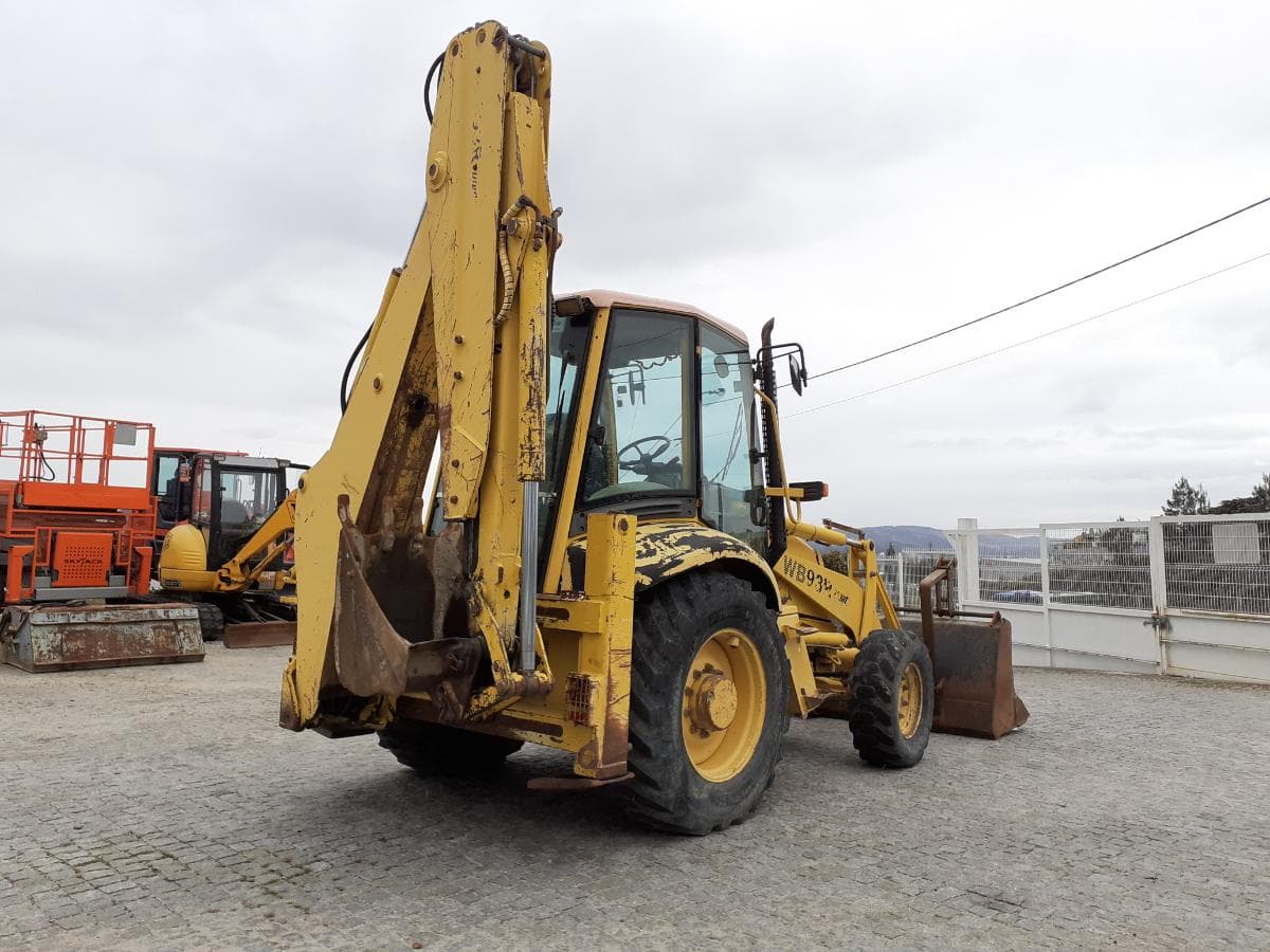 Retroescavadora Komatsu WB93R-2 — image 4