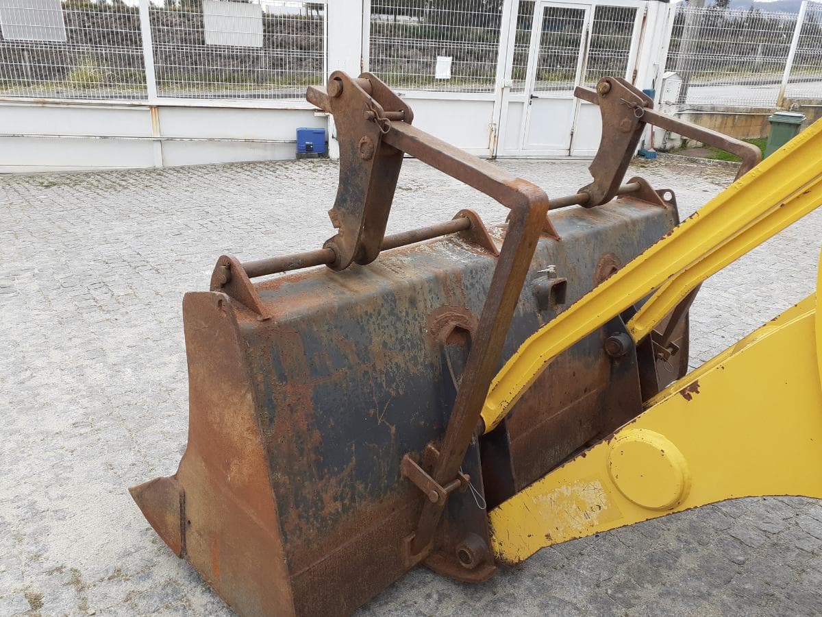 Retroescavadora Komatsu WB93R-2 — image 8