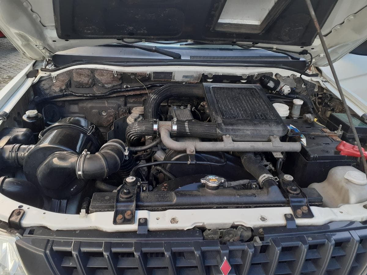 Mitsubishi L200 · 5 lugares · Ano 2000 — image 17