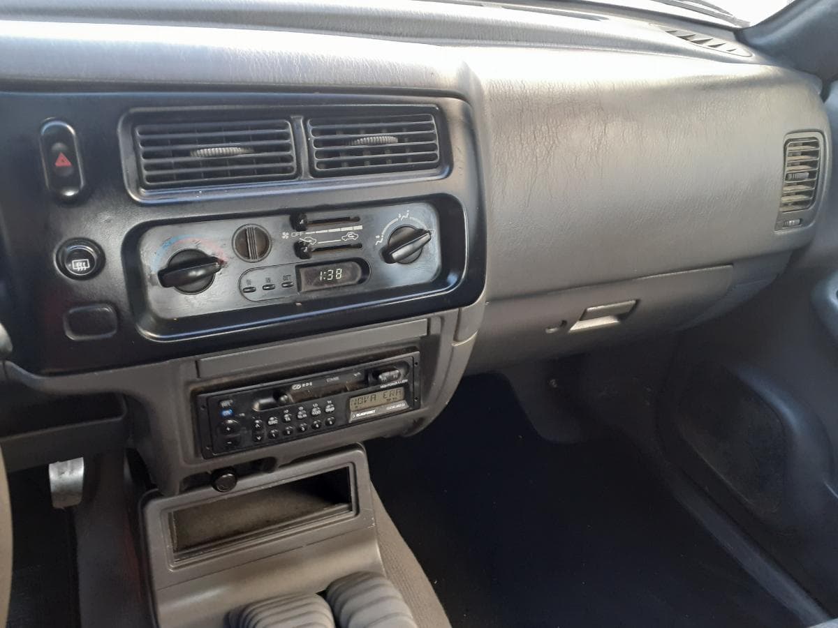 Mitsubishi L200 · 5 lugares · Ano 2000 — image 11