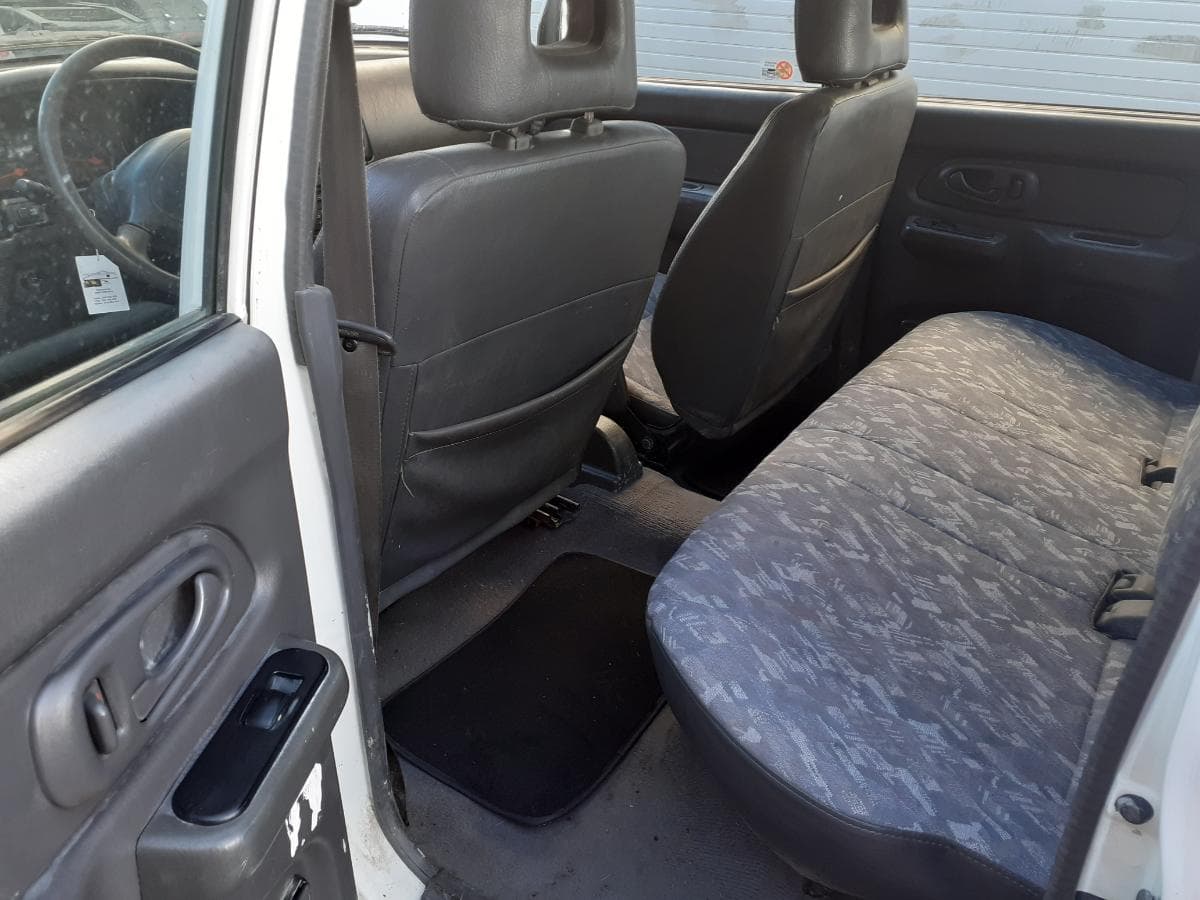 Mitsubishi L200 · 5 lugares · Ano 2000 — image 15