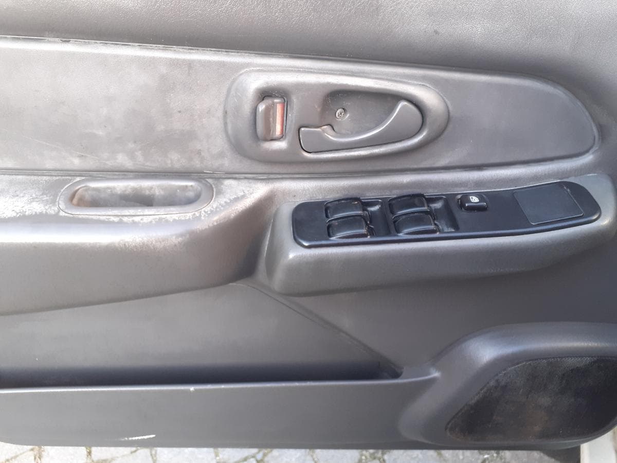 Mitsubishi L200 · 5 lugares · Ano 2000 — image 9