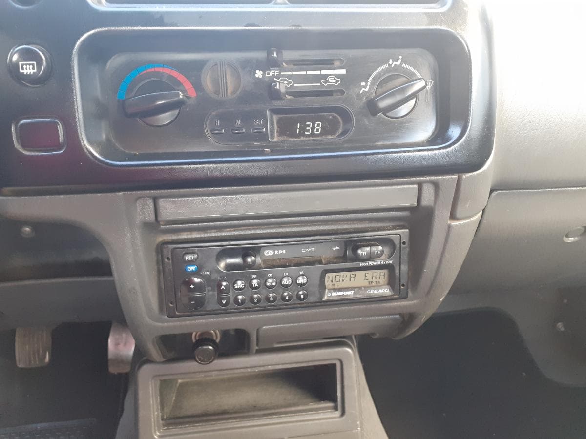 Mitsubishi L200 · 5 lugares · Ano 2000 — image 12