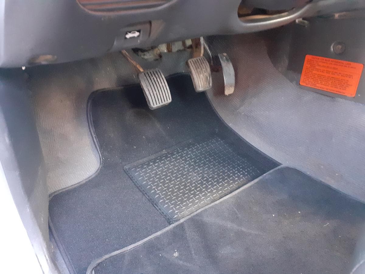 Mitsubishi L200 · 5 lugares · Ano 2000 — image 8