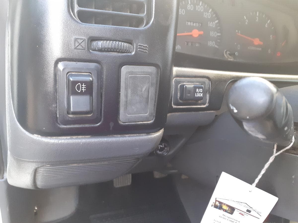 Mitsubishi L200 · 5 lugares · Ano 2000 — image 13