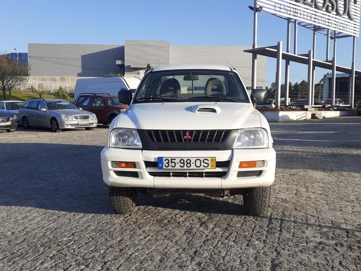 Mitsubishi L200 · 5 lugares · Ano 2000 — image 2