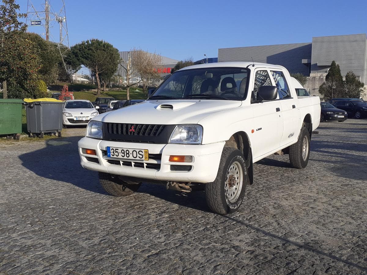 Mitsubishi L200 · 5 lugares · Ano 2000 — image 3