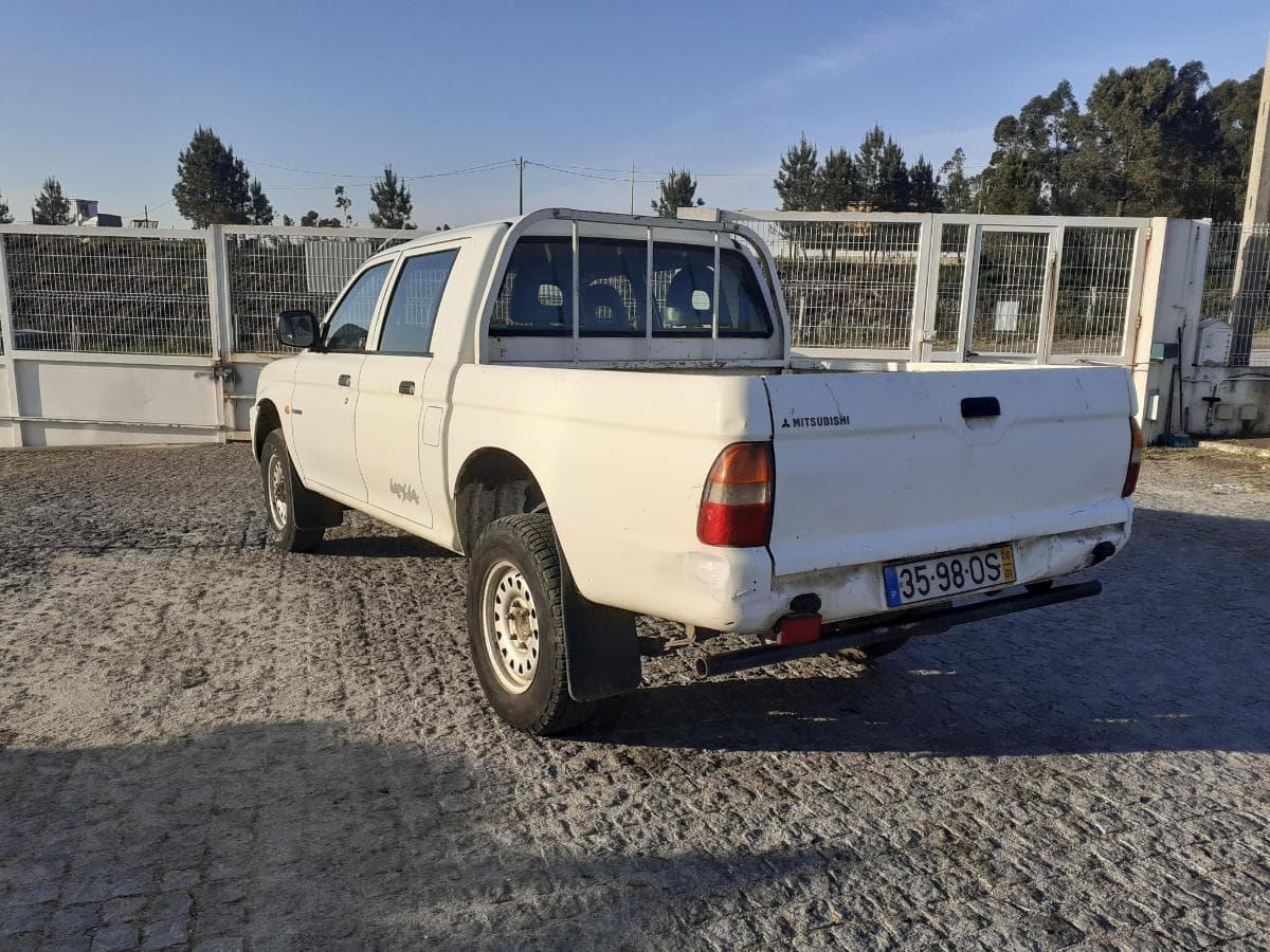 Mitsubishi L200 · 5 lugares · Ano 2000 — image 6