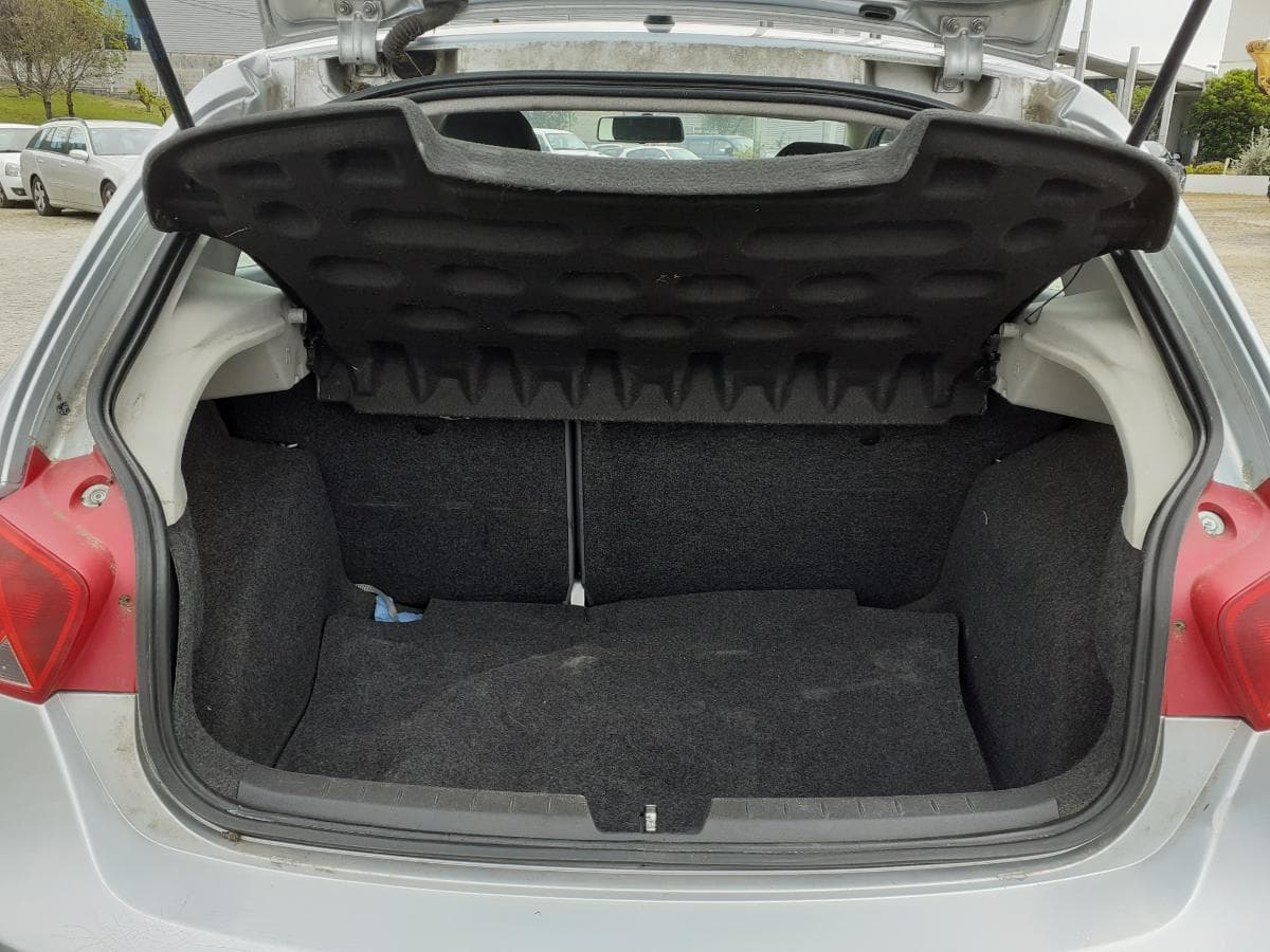 Seat Ibiza 1.6 TDI · Ano 2009 — imagem 17