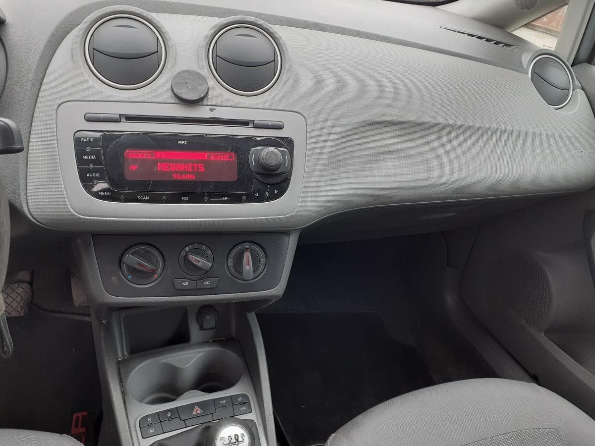 Seat Ibiza 1.6 TDI · Ano 2009 — imagem 14