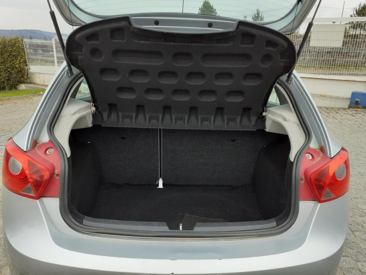 Seat Ibiza 1.4 TDI · Ano 2008 — imagem 17