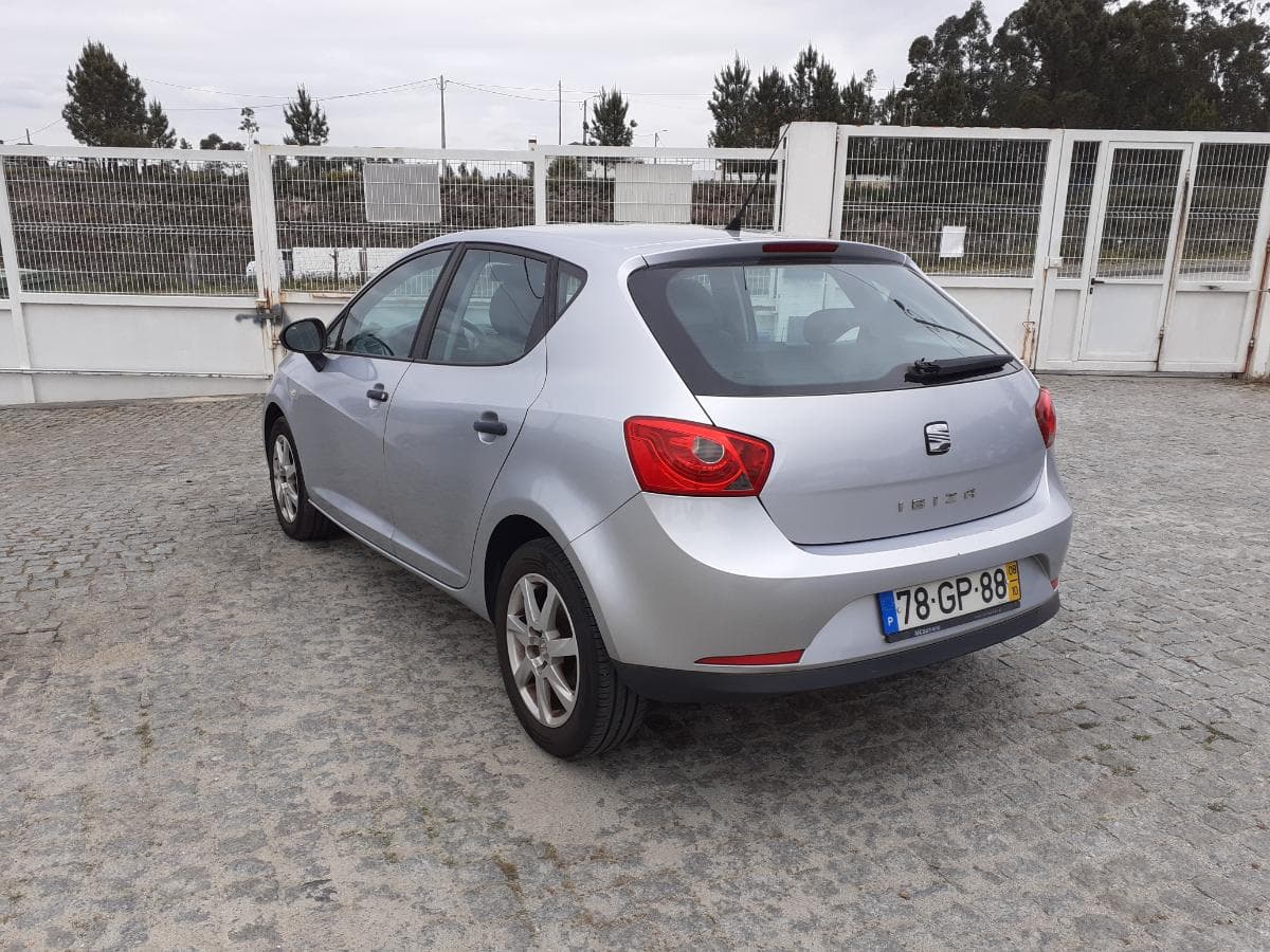 Seat Ibiza 1.4 TDI · Ano 2008 — imagem 4