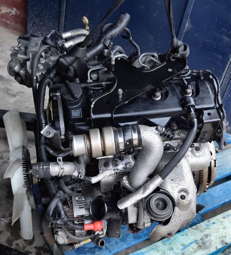 Motores Nissan Cabstar YD25 (TAPA NEGRA)