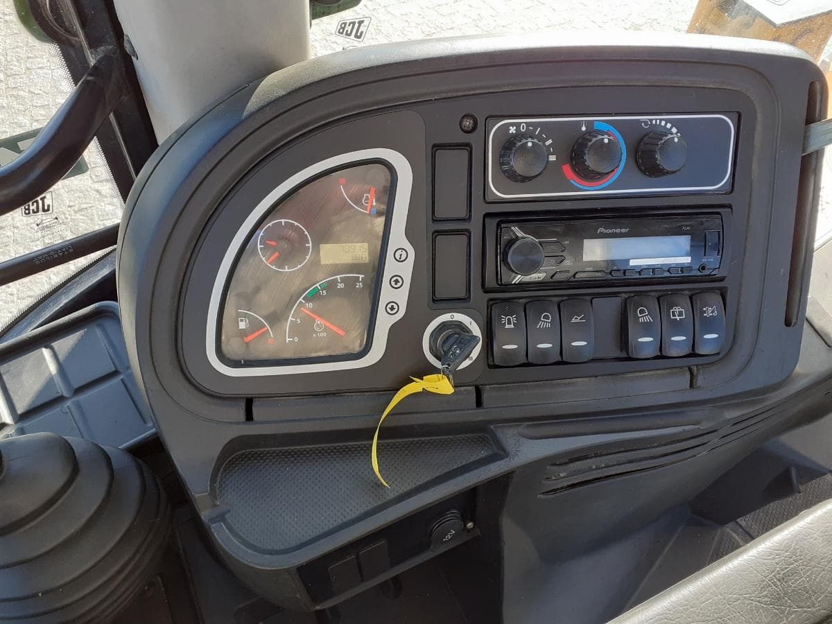 Retroescavadora JCB 3 CX · Ano 2014 — imagem 12