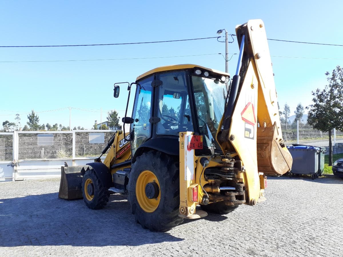 Retroescavadora JCB 3 CX · Ano 2014 — imagem 4