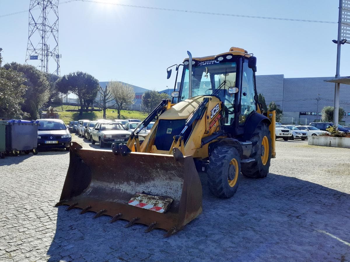 Retroescavadora JCB 3 CX · Ano 2014 — imagem 3