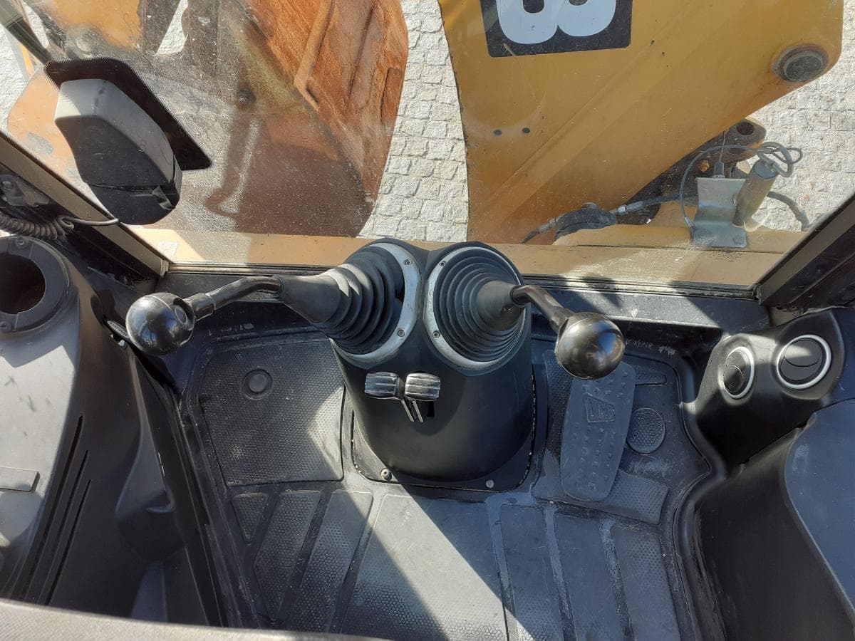 Retroescavadora JCB 3 CX · Ano 2014 — imagem 13