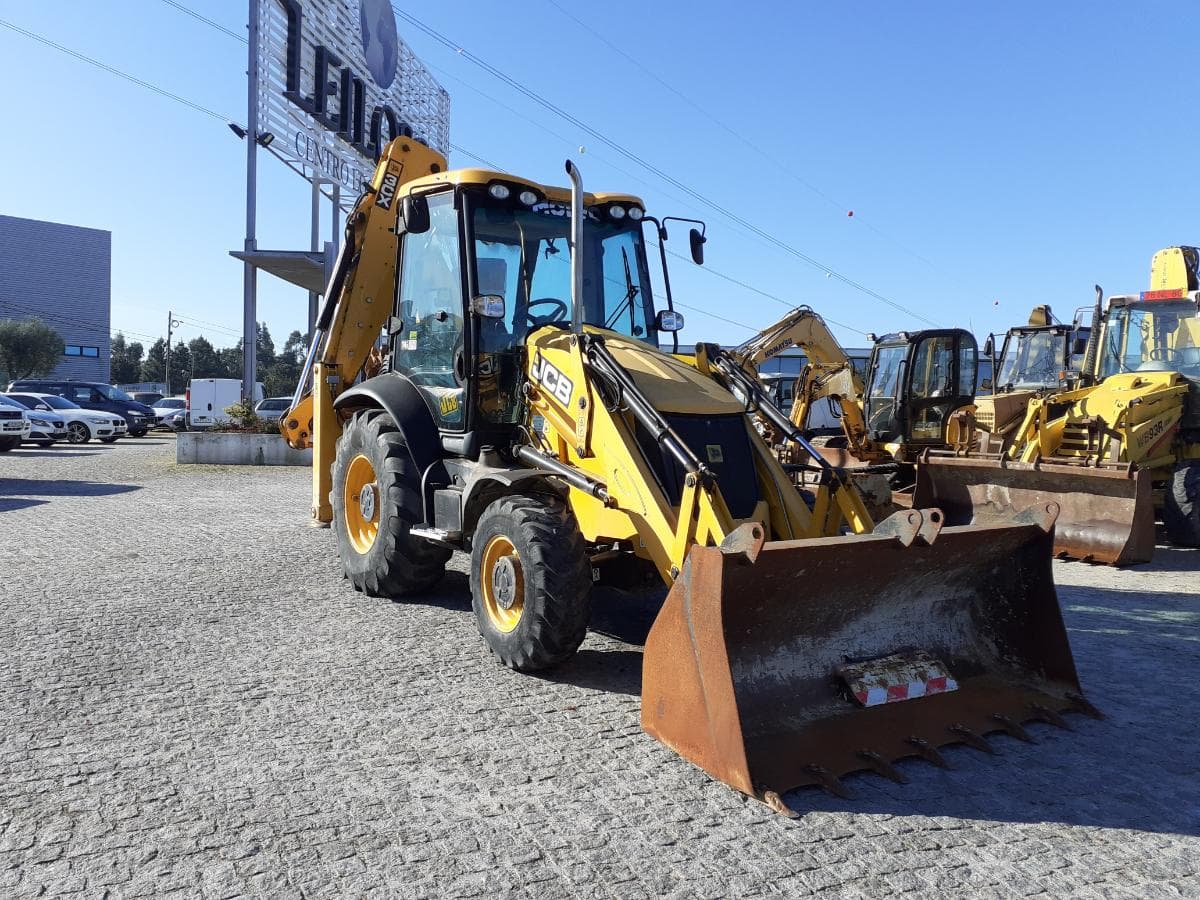 Retroescavadora JCB 3 CX · Ano 2014 74-OX-48