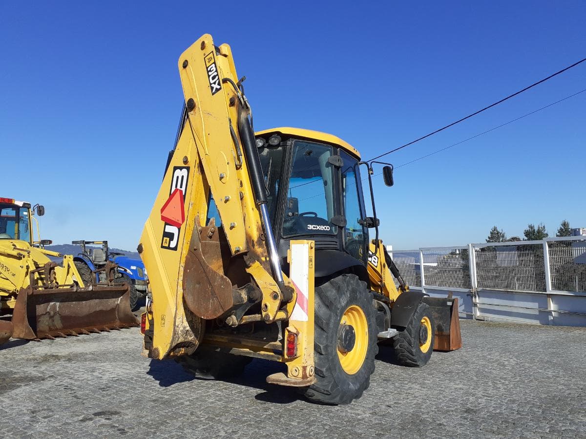 Retroescavadora JCB 3 CX · Ano 2014 — imagem 6