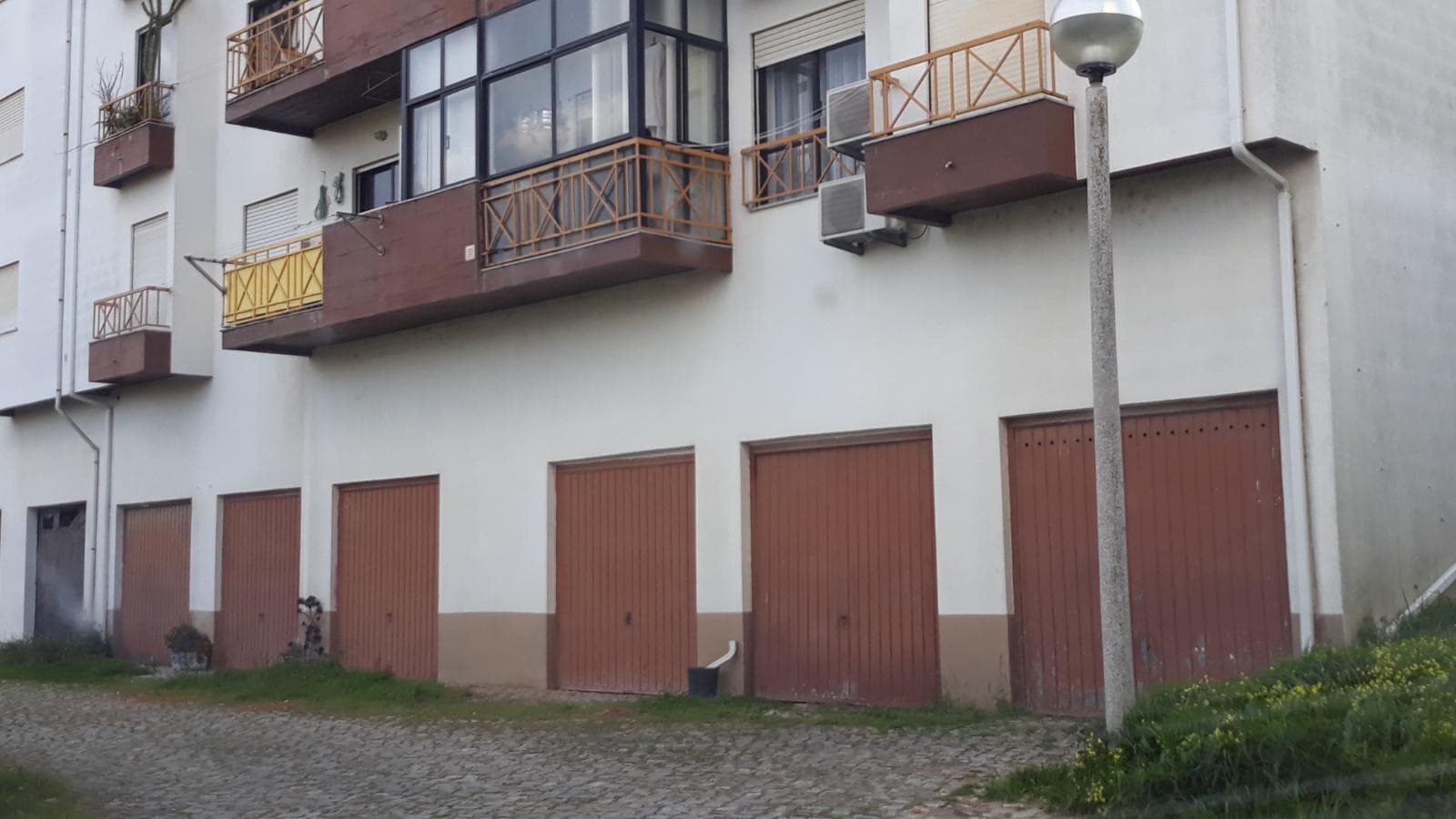 Garagem Fechada + Arrumos · Coimbra