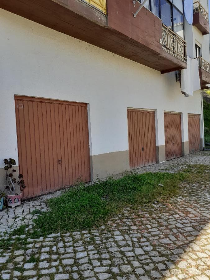 Garagem Fechada + Arrumos · Coimbra — imagem 3