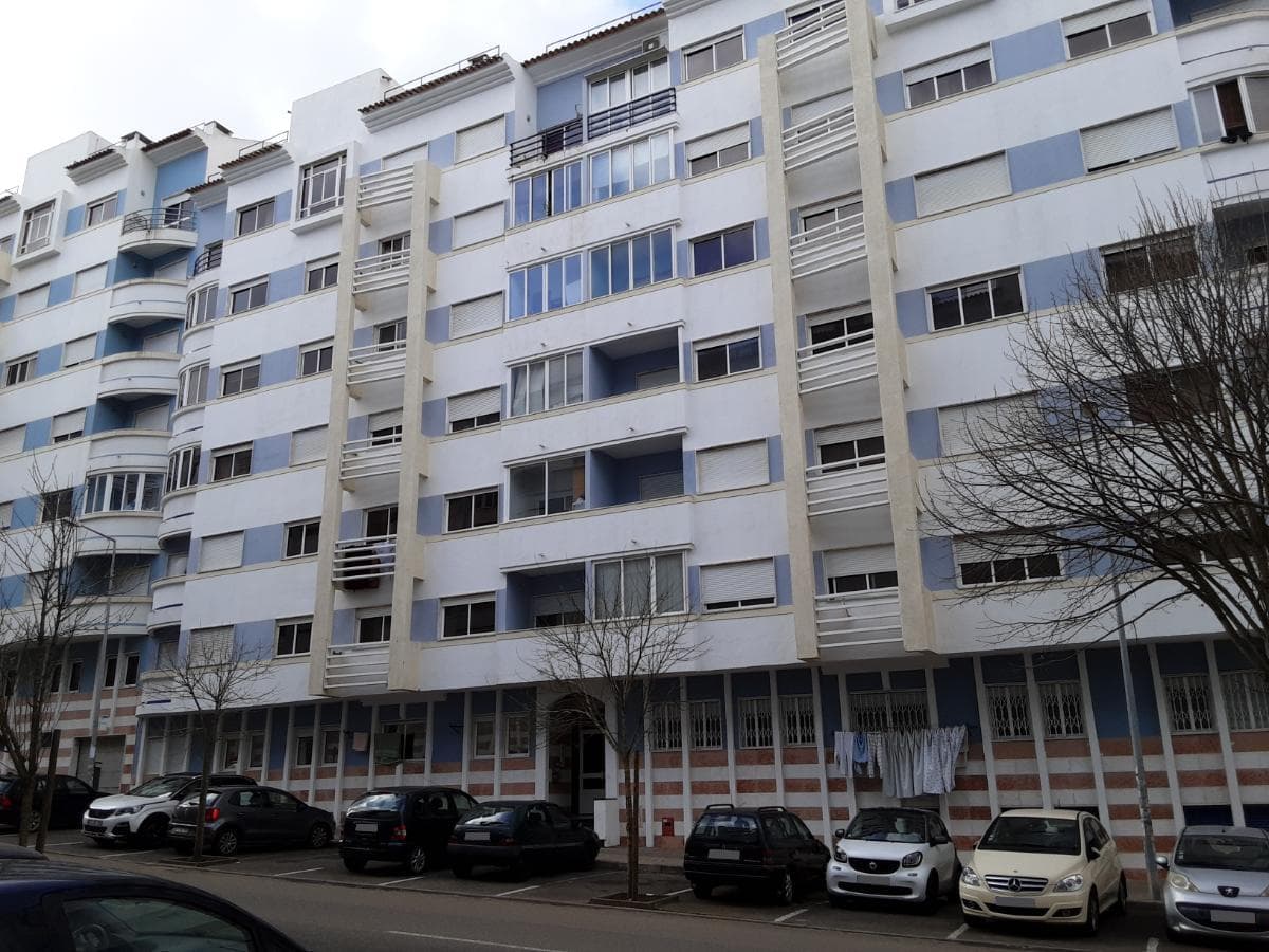 Proporção de 1/2 · Apartamento T2 + Lugar de Garagem · Sintra — image 1