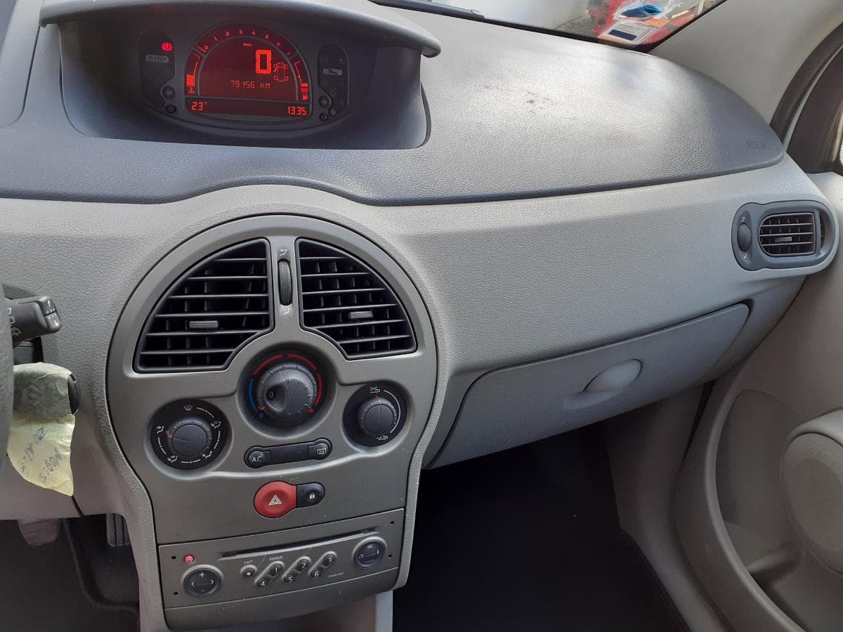 Renault Modus 1.2 16V · Ano 2005 — image 12