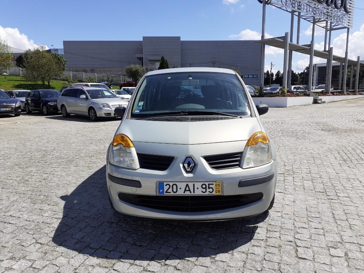 Renault Modus 1.2 16V · Ano 2005 — image 2