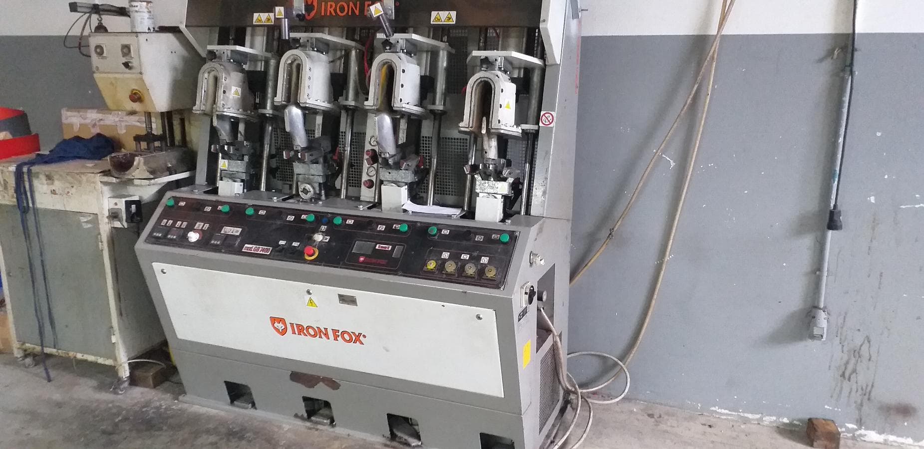 Molding Machine — image 2