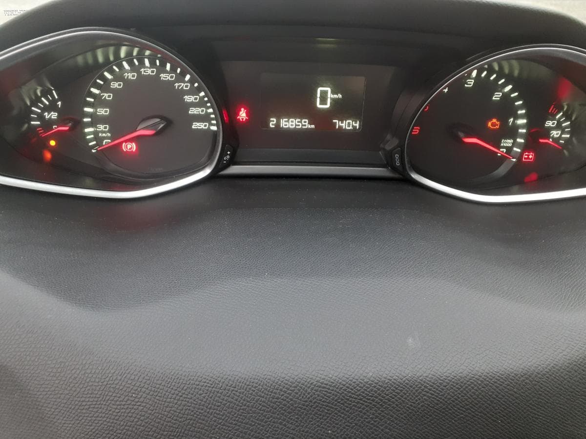 Redução Valor · Peugeot 308 1.6 HDI · Ano 2015 — imagen 12