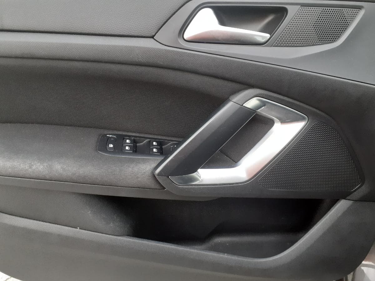 Redução Valor · Peugeot 308 1.6 HDI · Ano 2015 — imagen 9