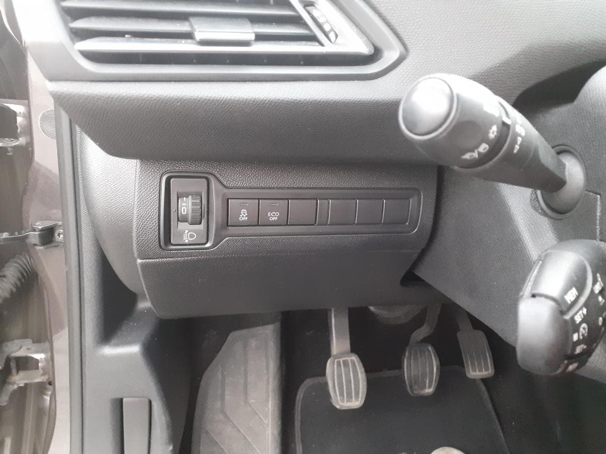 Redução Valor · Peugeot 308 1.6 HDI · Ano 2015 — imagen 14