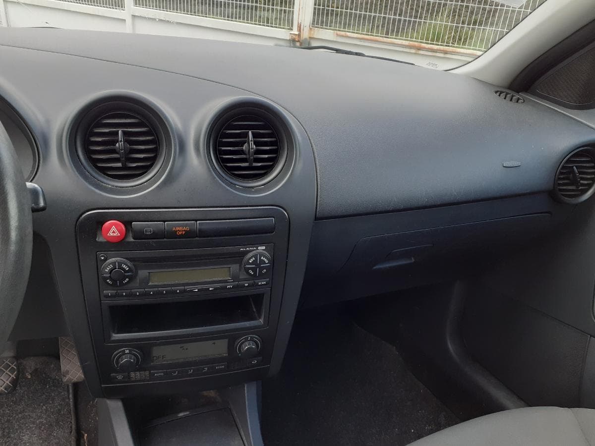Seat Ibiza 1.2 · Ano 2005 — imagen 12