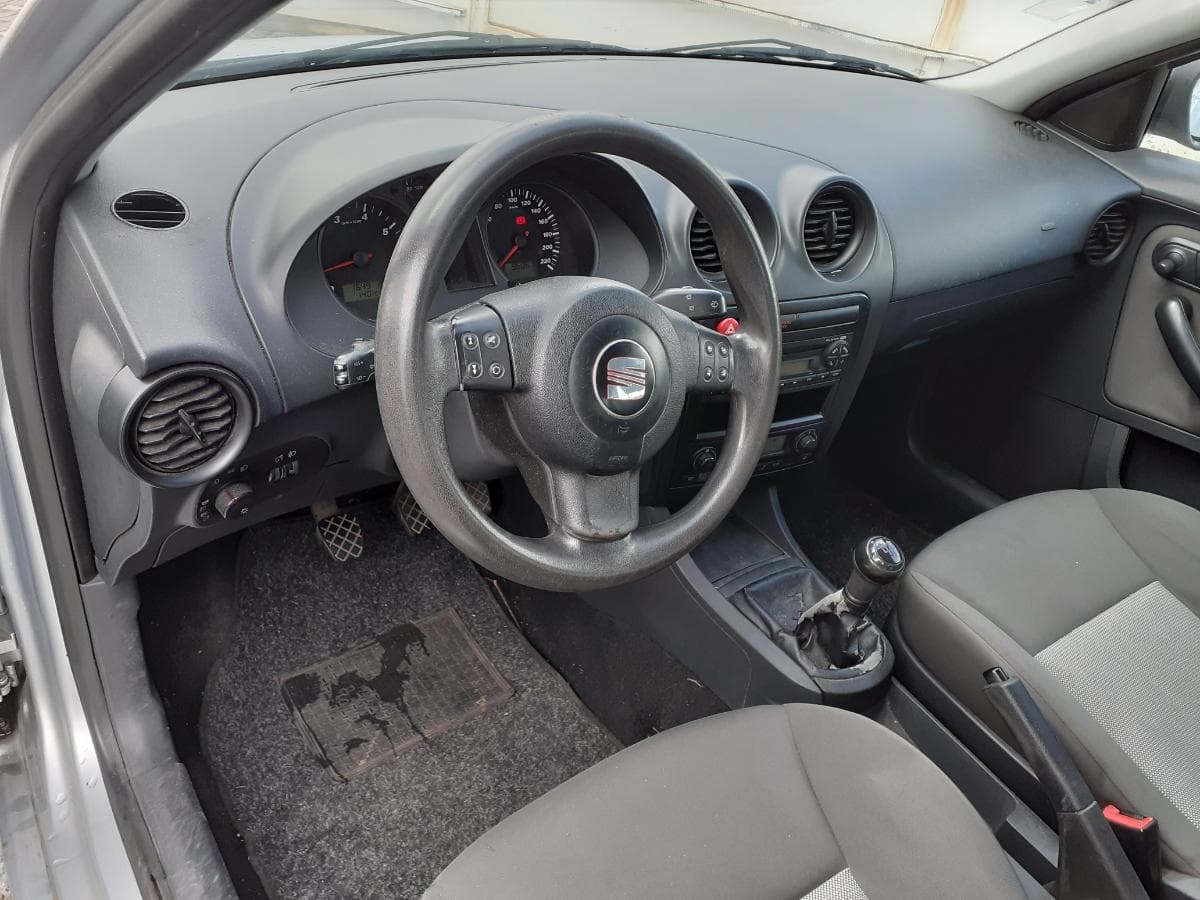Seat Ibiza 1.2 · Ano 2005 — imagen 10