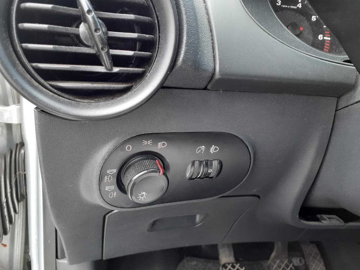 Seat Ibiza 1.2 · Ano 2005 — imagen 13