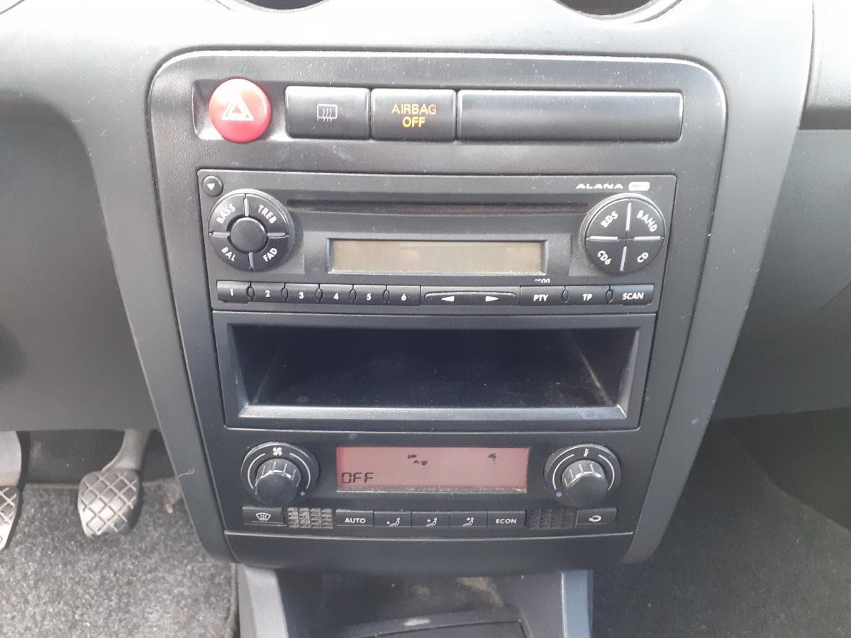 Seat Ibiza 1.2 · Ano 2005 — imagen 14