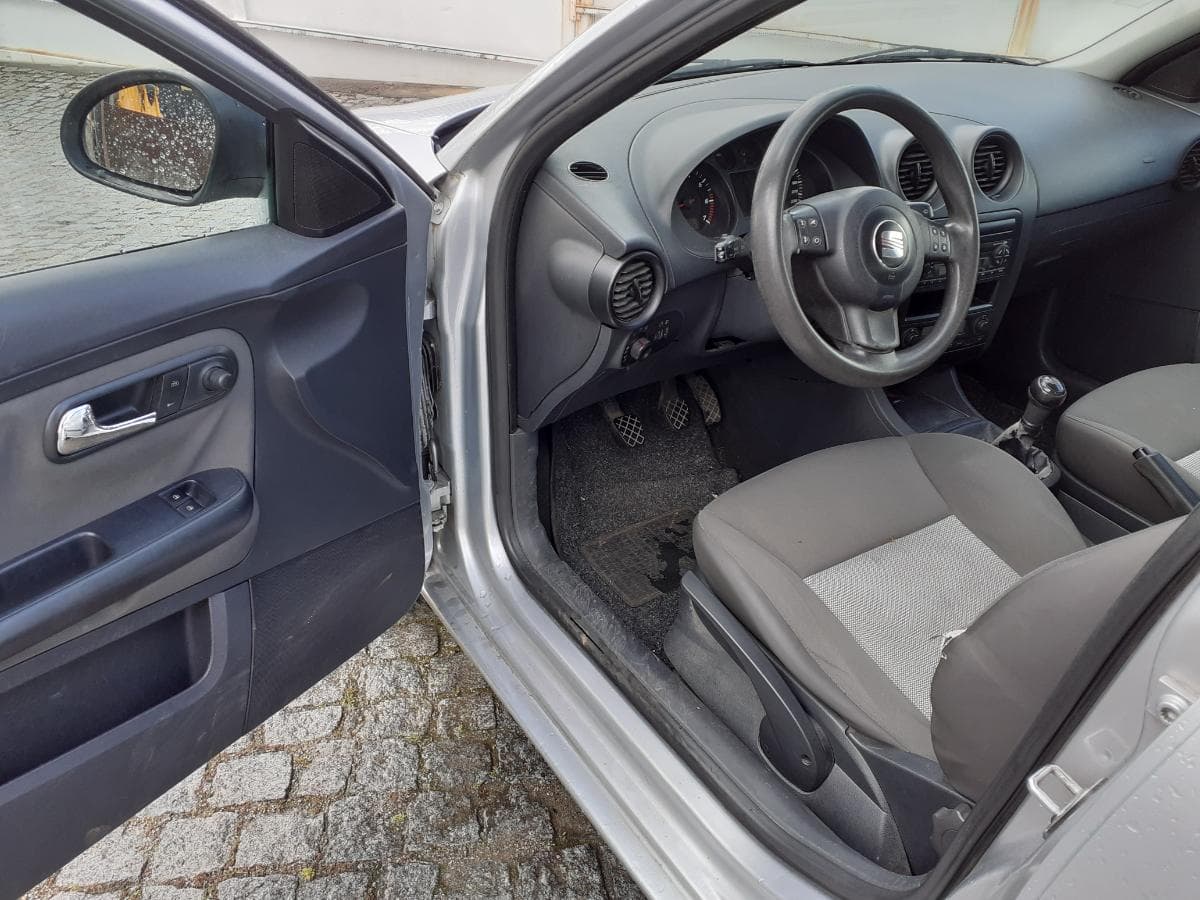 Seat Ibiza 1.2 · Ano 2005 — imagen 7