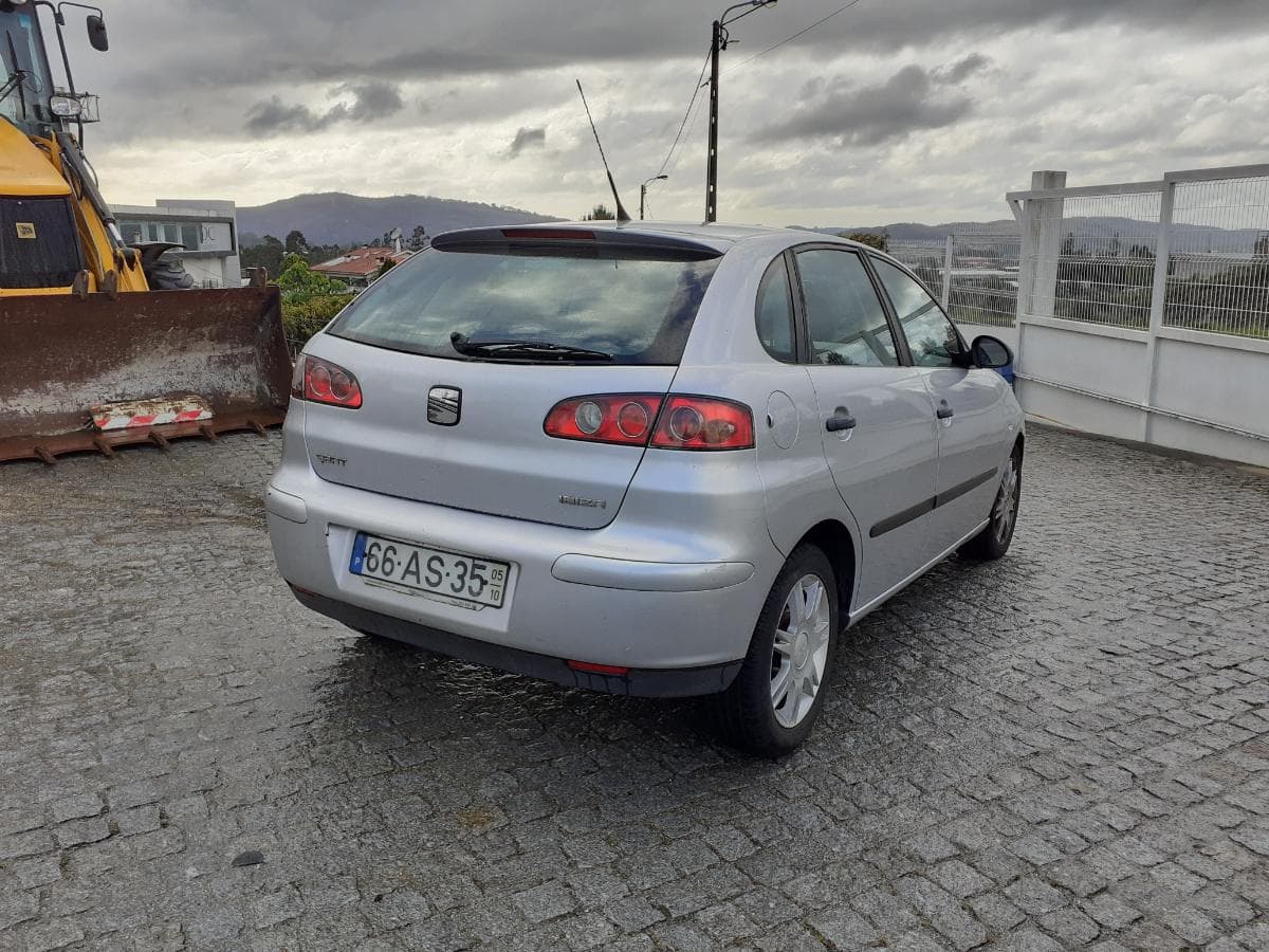 Seat Ibiza 1.2 · Ano 2005 — imagen 4