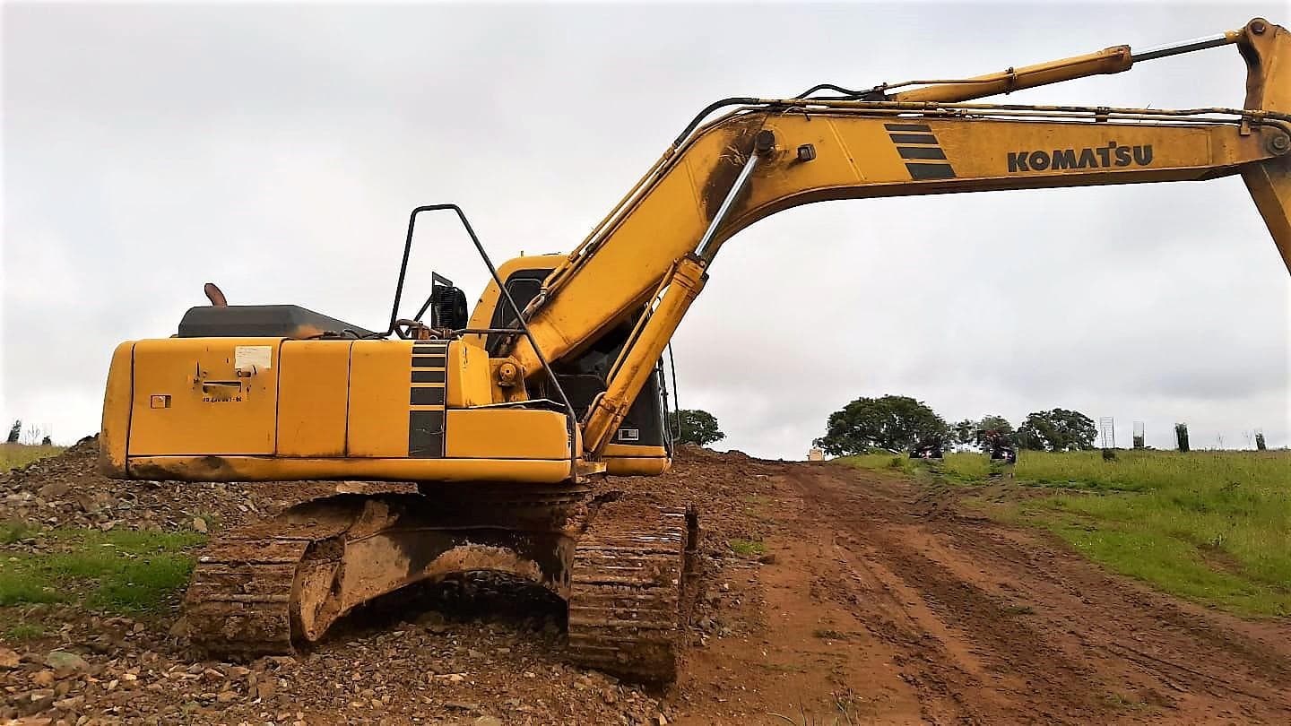 Excavadora komatsu 210 Active — imagem 2