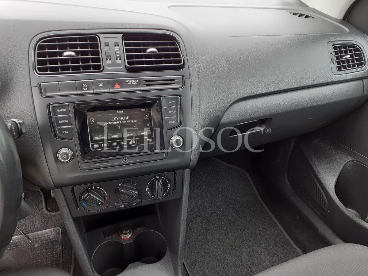 Volkswagen Polo 1.4 TDI · Ano 2016 — imagen 13