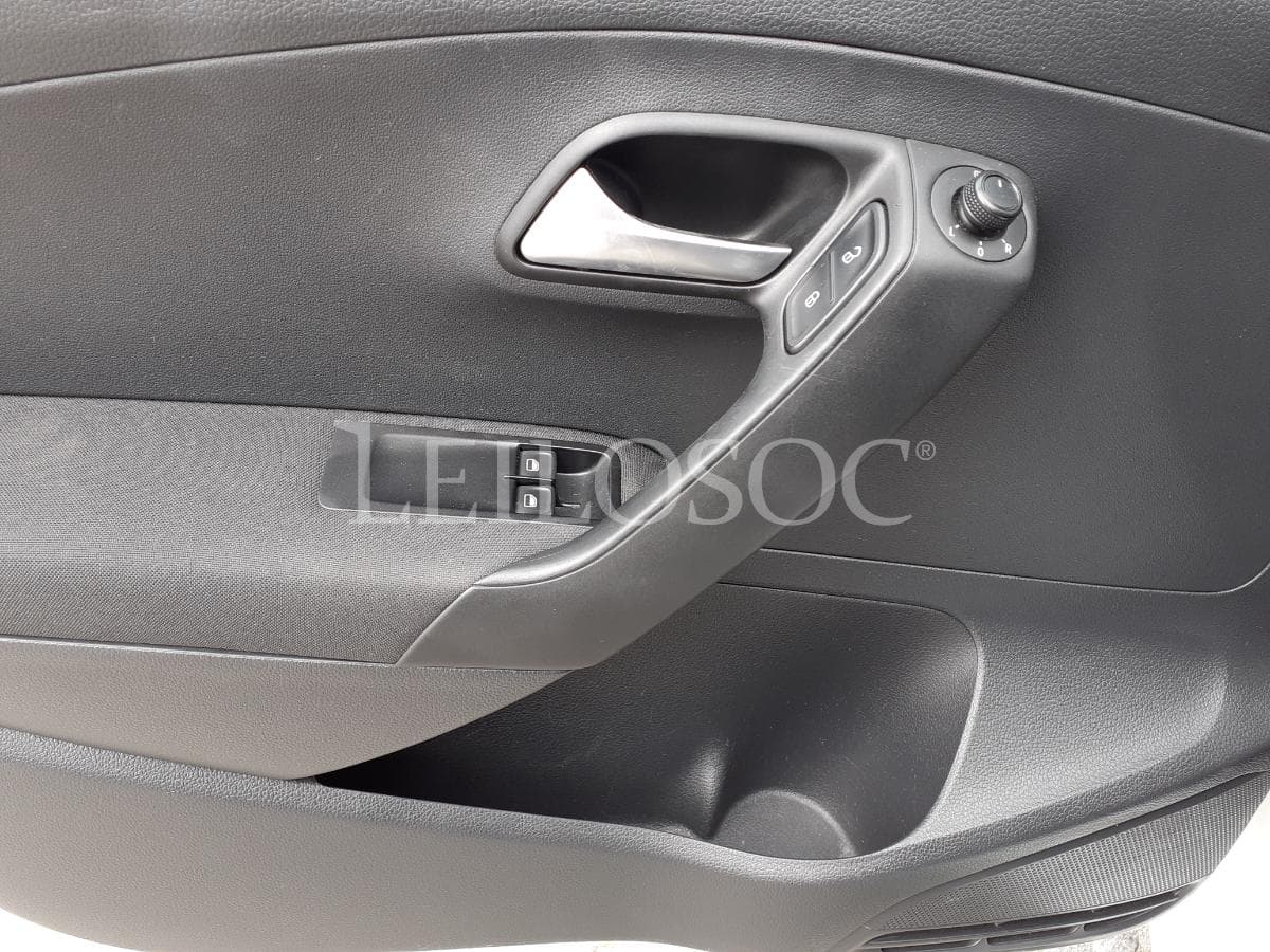 Volkswagen Polo 1.4 TDI · Ano 2016 — imagen 9