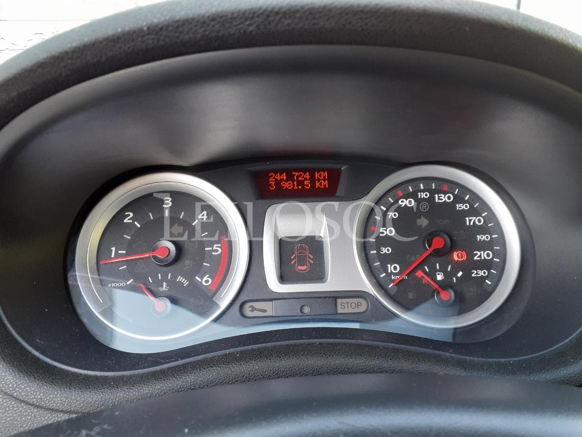 Renault Clio 1.5 DCI · Ano 2008 — image 11