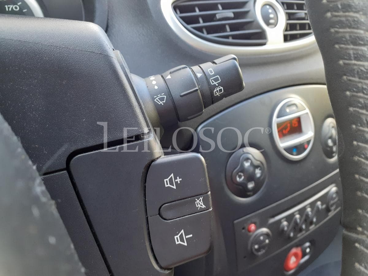 Renault Clio 1.5 DCI · Ano 2008 — image 12