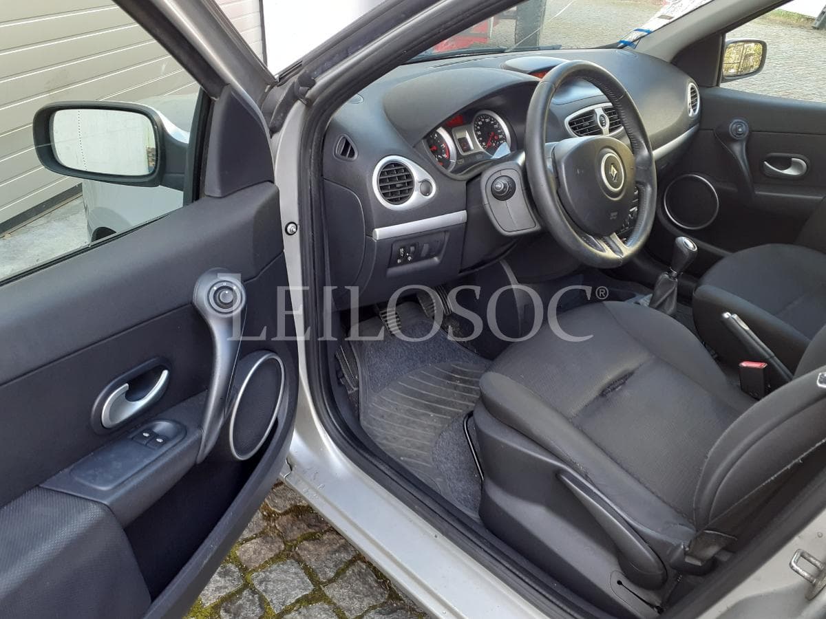 Renault Clio 1.5 DCI · Ano 2008 — image 7