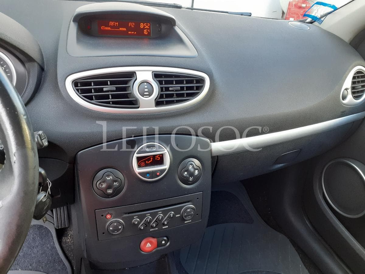Renault Clio 1.5 DCI · Ano 2008 — image 13