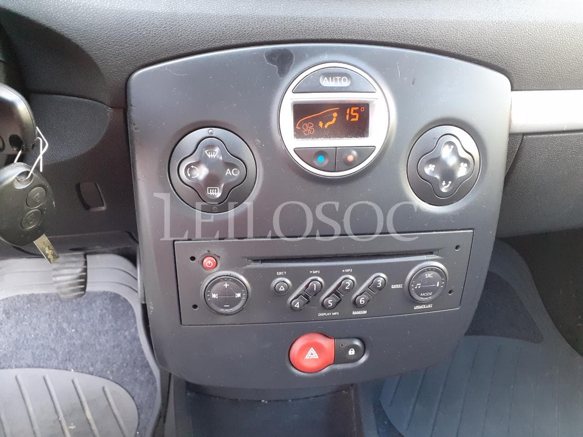 Renault Clio 1.5 DCI · Ano 2008 — image 14
