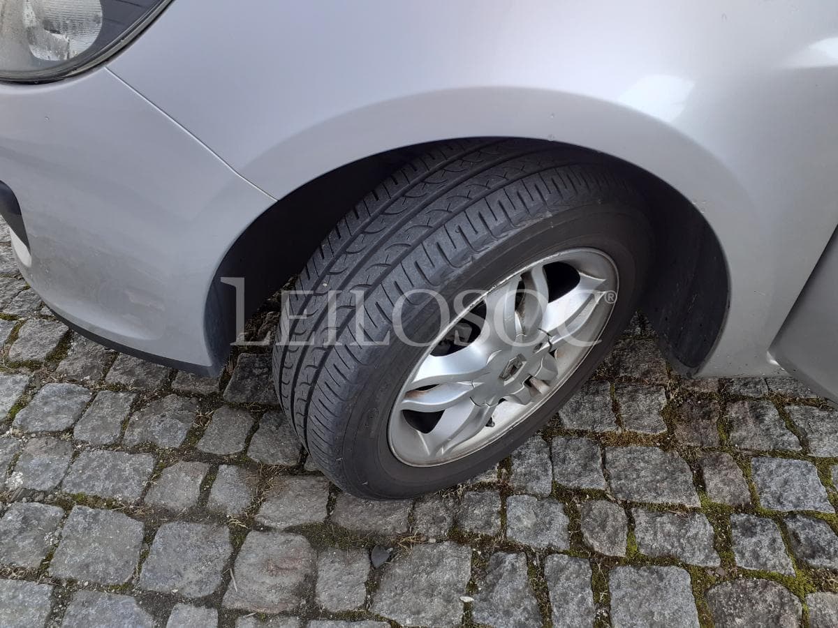 Renault Clio 1.5 DCI · Ano 2008 — image 17