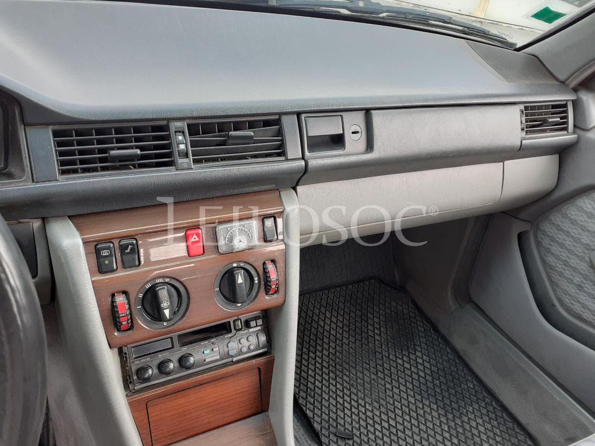 Mercedes-Benz 250 D · Ano 1989 — image 14